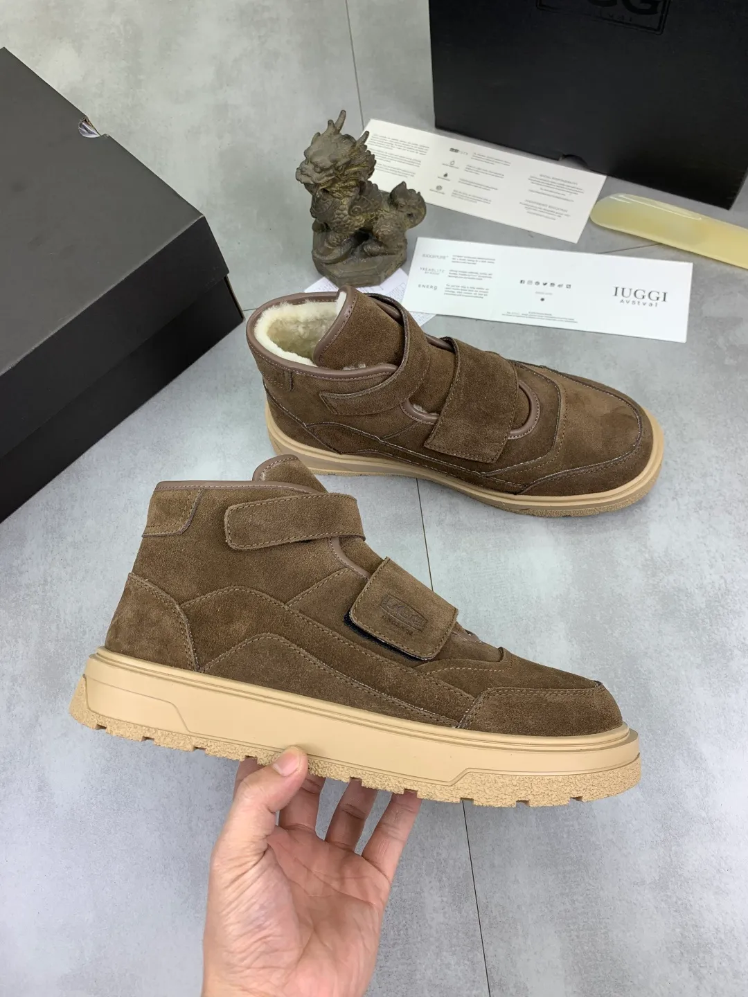 Men's shoes 💰P580 New arrival 🆕🆕🆕 26 New IUGGI Velcro men's shoes Fashionable and casual Velcro men's shoes. First layer suede cowhide + lining wool Rubber outsole Lightweight and non-slip Size: 39-44 Color: three colors
